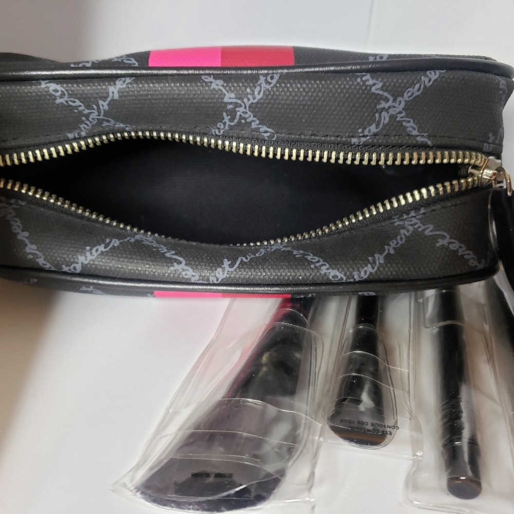 Victoria's Secret makeup brushes and makeup bag - Picture 5 of 5